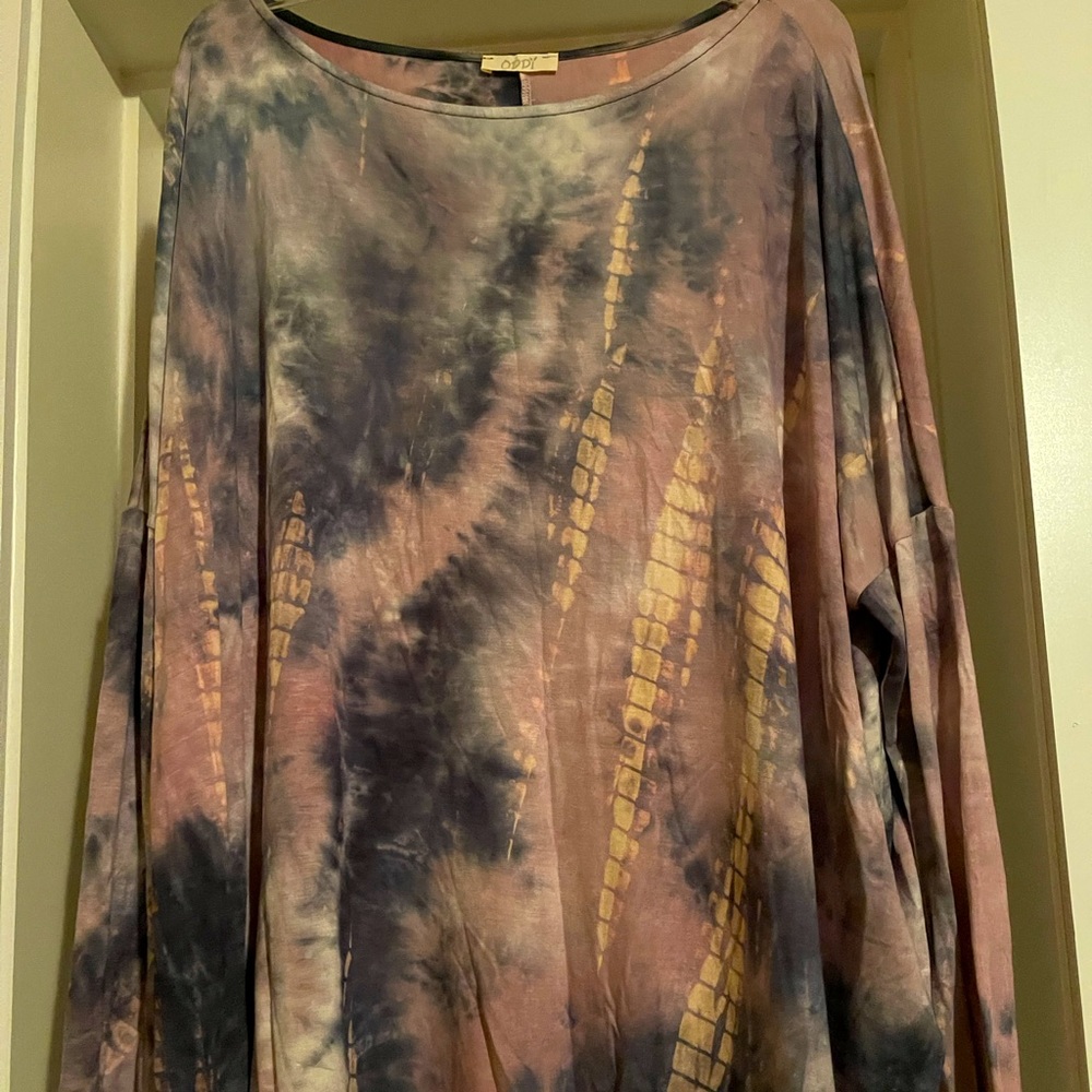 Oddy long sleeve tunic. 1xl